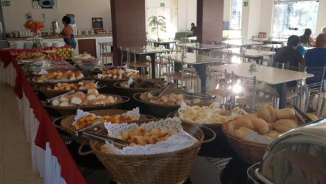 Hotel Golden Dolphin Com Cafe Da Manha! Piscinas 24H Caldas Novas Eksteriør billede