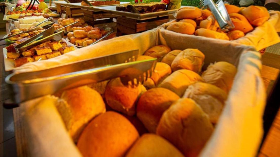 Hotel Golden Dolphin Com Cafe Da Manha! Piscinas 24H Caldas Novas Eksteriør billede